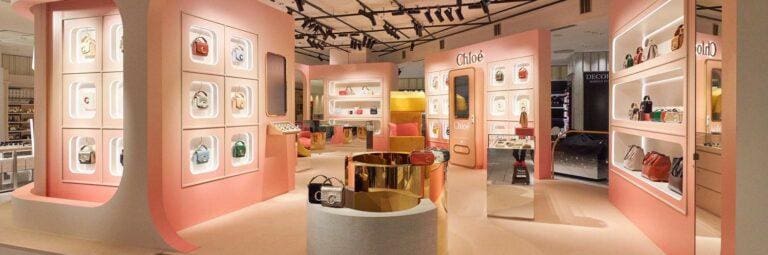 Boutique Chloé Tokyo avec une experience de personnalisation realisée par SmartPixels